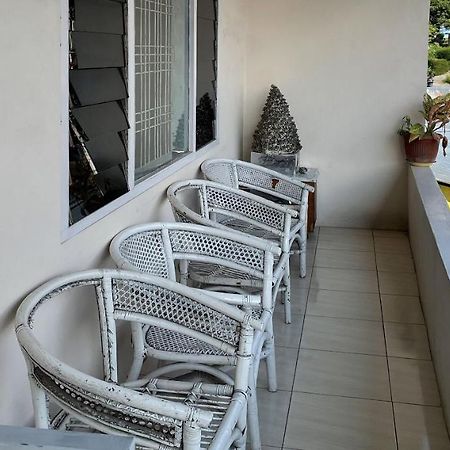 Valencia Homestay Redpartner Parapat Buitenkant foto