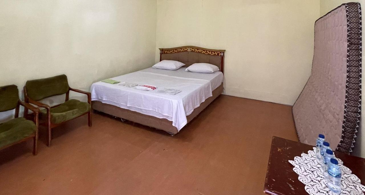Valencia Homestay Redpartner Parapat Buitenkant foto