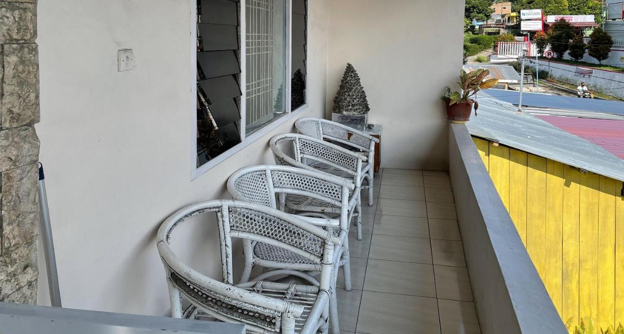 Valencia Homestay Redpartner Parapat Buitenkant foto