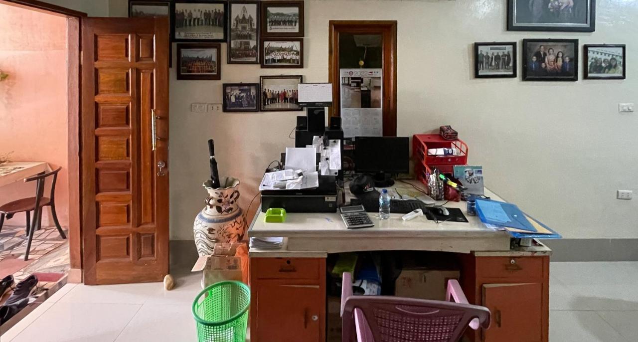 Valencia Homestay Redpartner Parapat Buitenkant foto