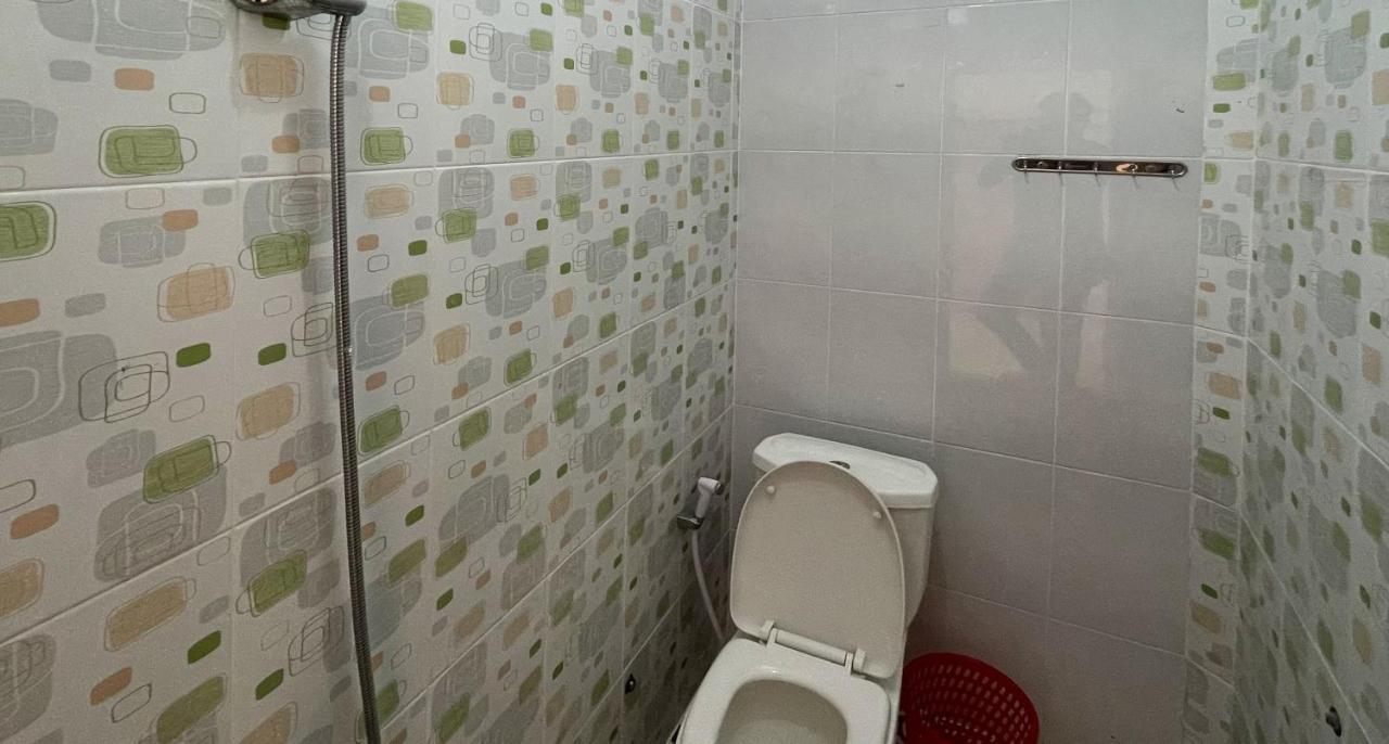 Valencia Homestay Redpartner Parapat Buitenkant foto