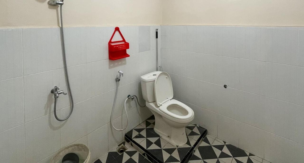 Valencia Homestay Redpartner Parapat Buitenkant foto
